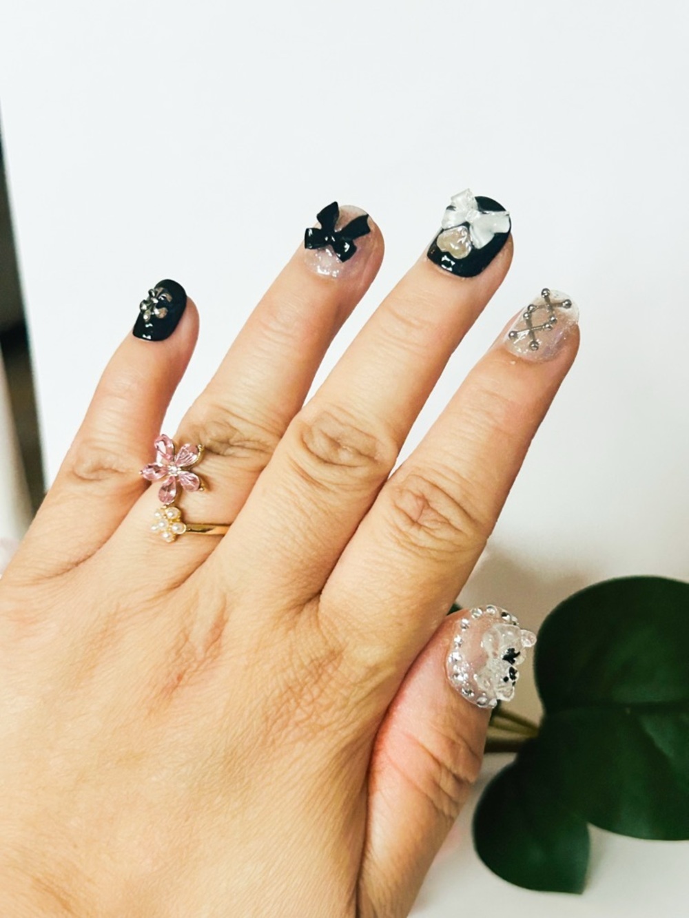 Manual Nailart Black & White Bow Press-On Nails - Picture 2 of 3